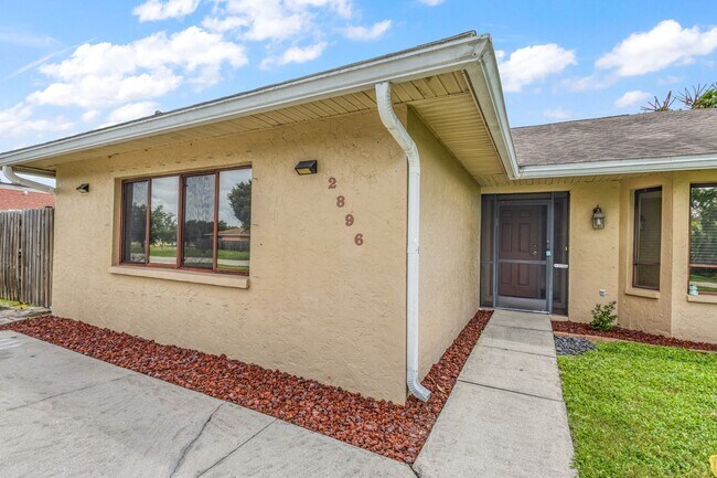 Building Photo - ** GOLDEN GATE CITY ** 3 BED + DEN / 2 BAT...