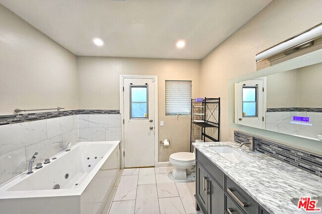 Building Photo - 23526 Dolorosa St