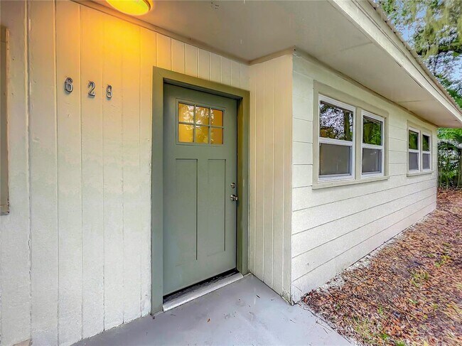 Building Photo - 629 NE 26th Ave