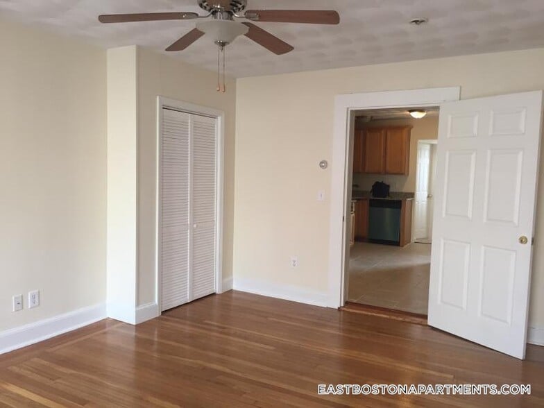 Building Photo - 25 Chelsea St