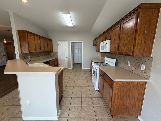 Building Photo - 411 S Pointe Ln