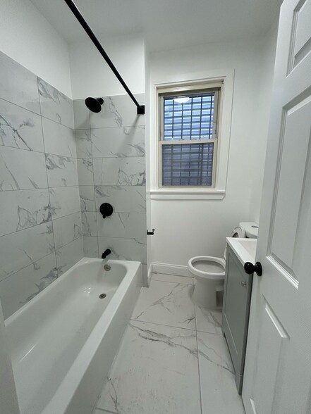 Building Photo - 521 S 16th St