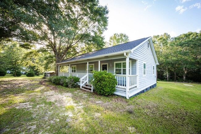 Building Photo - Peaceful Country Living on 2.4 Acres in Saucier