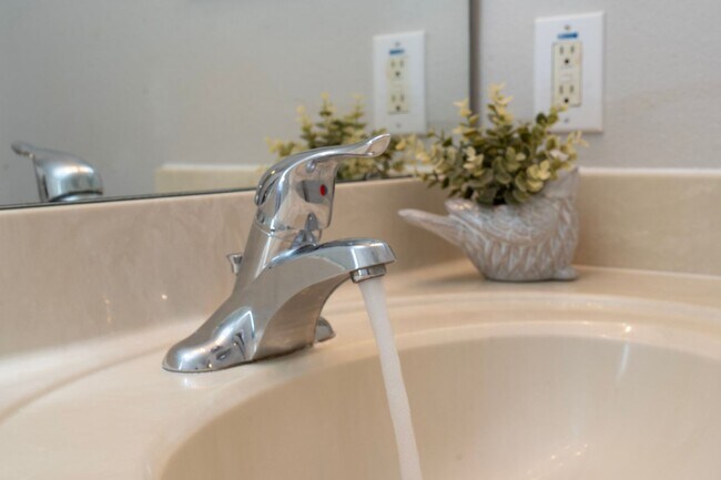 Building Photo - Beautifully Remodeled 3 Bedroom in Regent Park