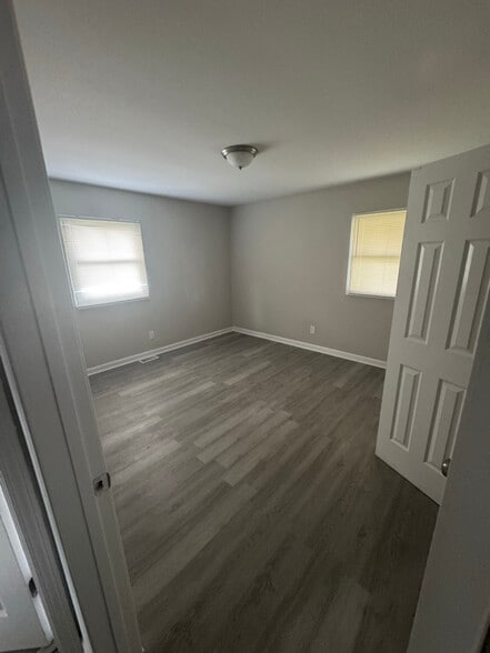 Building Photo - 815 Norwood Dr