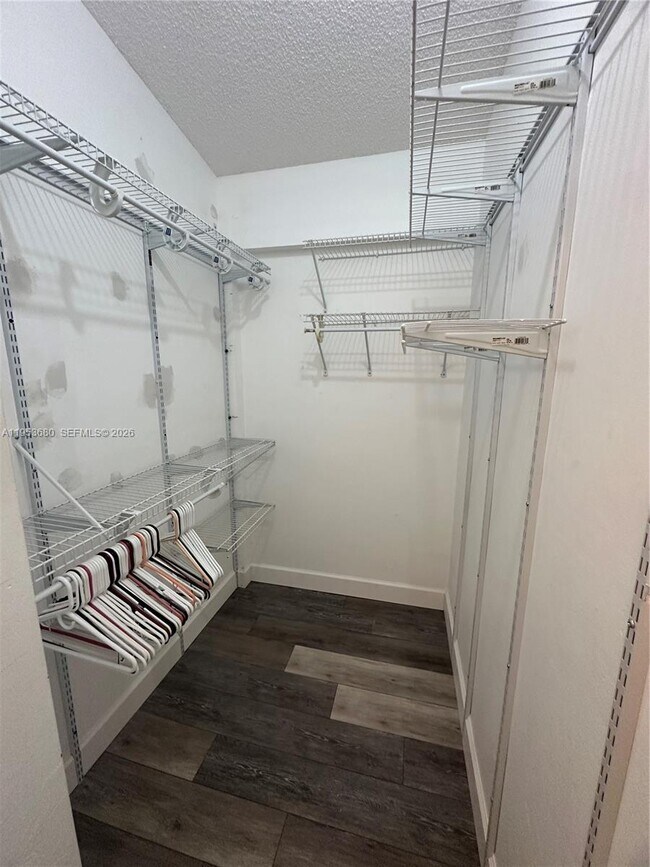 Building Photo - 458 SE 14th St