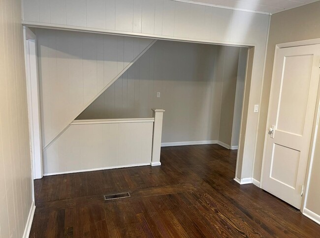 Building Photo - 118 Linderman Ave