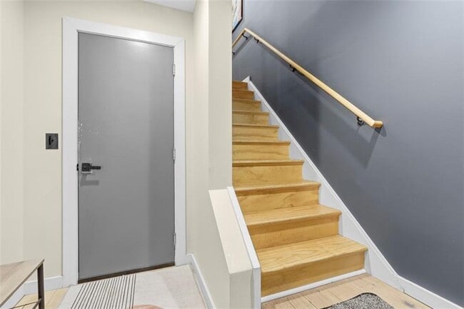 Building Photo - 5228 Dresden Wy