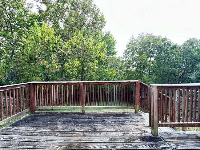 Building Photo - Beautiful 3 BR, 2.5 Bath House in Georgetown! Open Layout, Fenced Backyard, Attached Garage