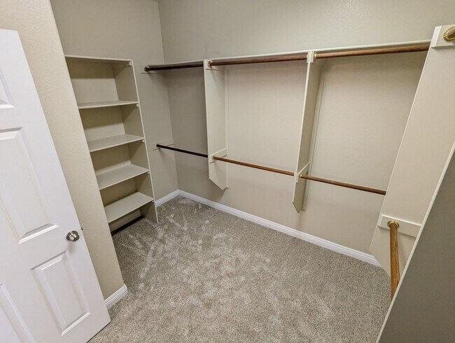 Building Photo - 2782 Lochleven Way