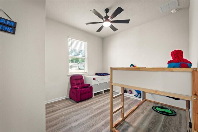 Building Photo - 4 Bedrooms | 2 Bathrooms | Screened Patio ...