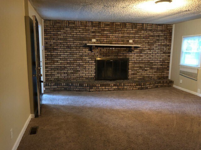 Building Photo - Great ranch home with lots of land!!!