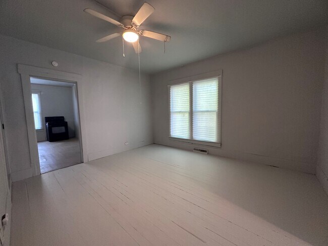 Building Photo - 215 Cook-