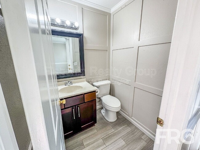 Building Photo - 2700 Thackery Rd