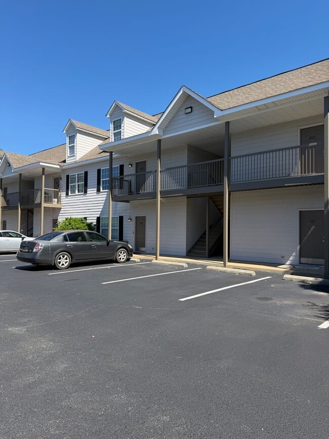 Building Photo - Available for Short Term or Long Term Lease!
