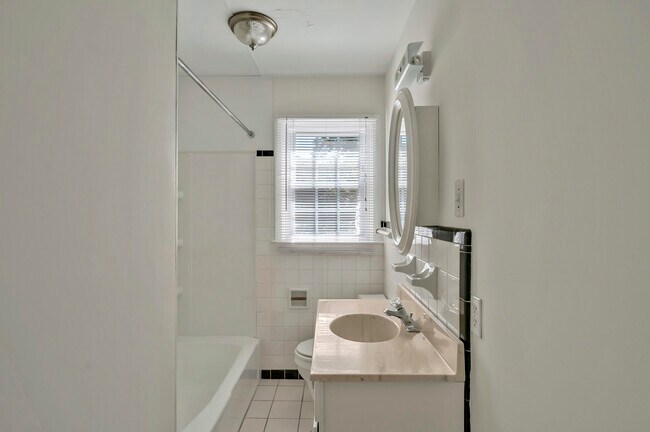 Building Photo - 2320 Dorety Pl