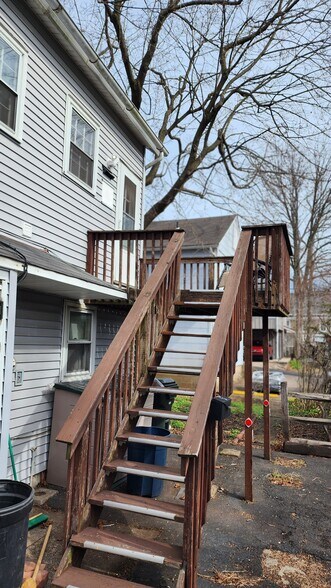 Building Photo - 95 W Ashland St