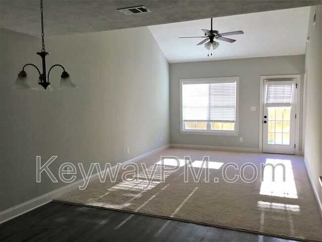 Building Photo - 626 Vista Dr