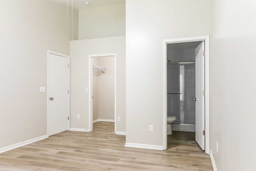 Building Photo - 6693 Laburnum Dr
