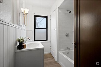 Building Photo - 3 bed 1 bathroom - central air, outdoor sp...