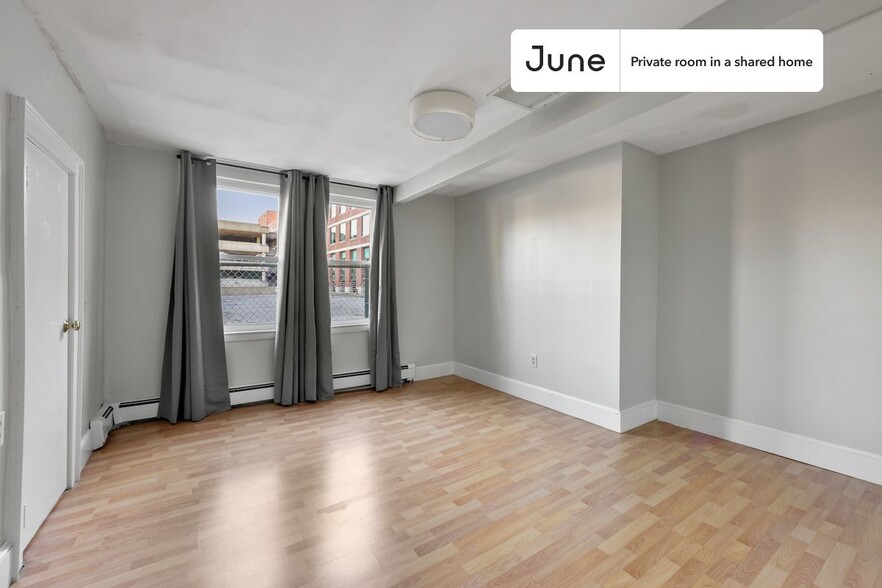 Building Photo - Private bedroom in 2 bed/1 bath Home