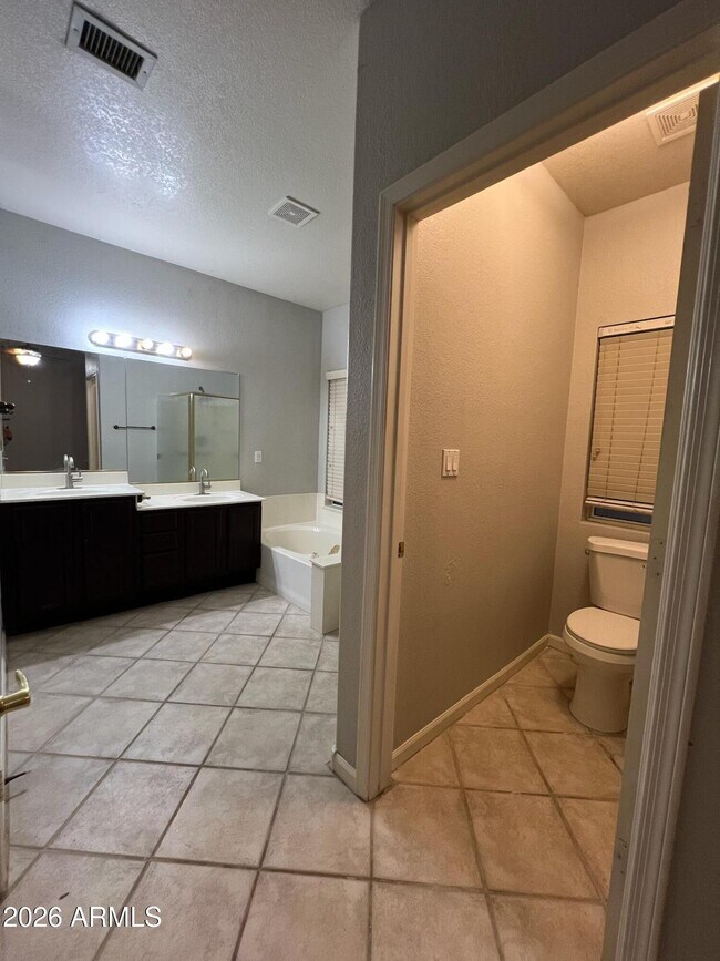 Building Photo - 261 W Verano Pl