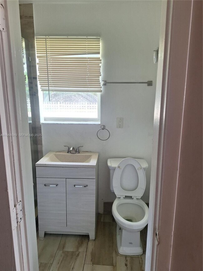 Building Photo - 771 NE 177th St