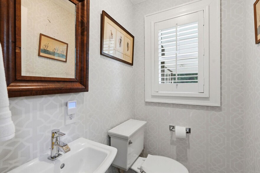 Building Photo - 810 Waterview Dr