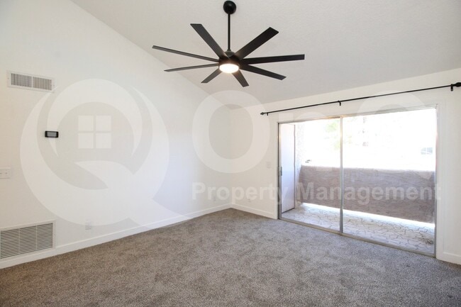Building Photo - 623 W Guadalupe Rd