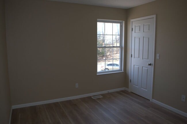 Building Photo - 1309-1311 Godas