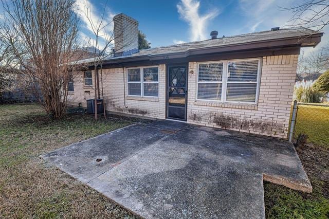 Building Photo - 704 Kindred Ln