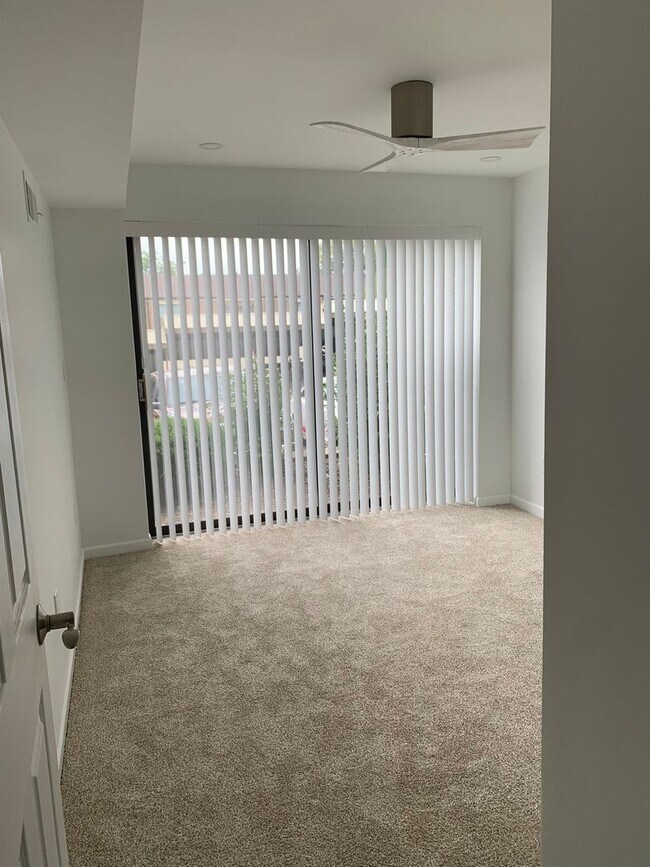 Building Photo - BEAUTIFUL 2 BED CONDO IN HEART OF LIVONIA