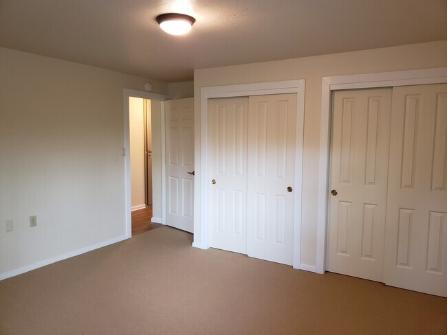 Building Photo - MEADOW VISTA/APPLEGATE HOUSE ON 2 ACRES