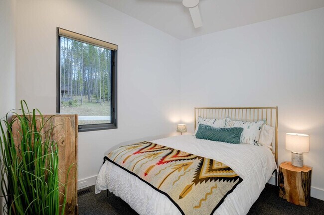 Building Photo - 15 Lakewood Dr