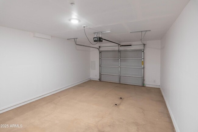 Building Photo - 12570 N Cotton Ln