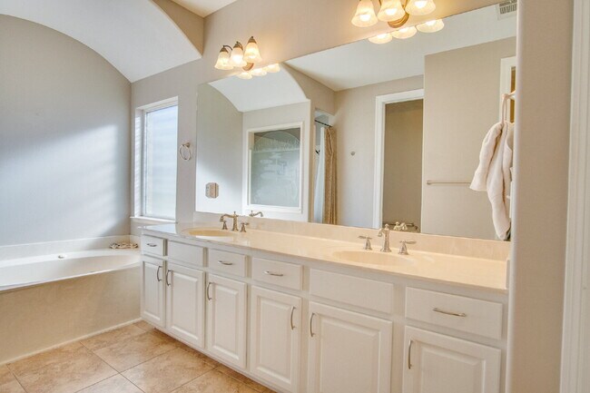 Building Photo - Hidden Creek Golf Course Home with Pool, Fenced Yard, and Bonus Room!