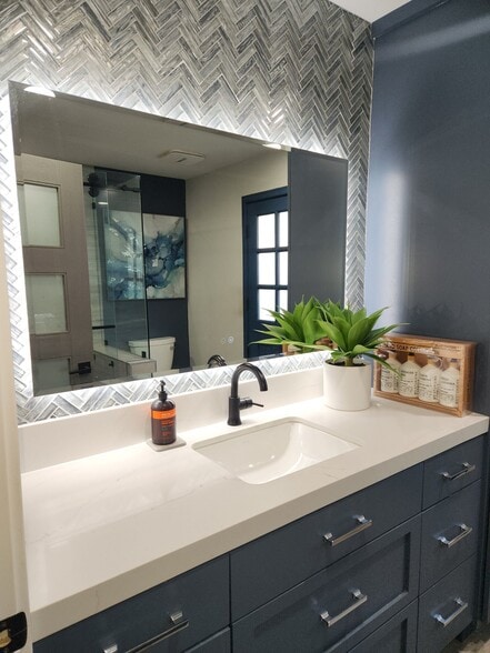 Building Photo - 3207 E Juniper Ave