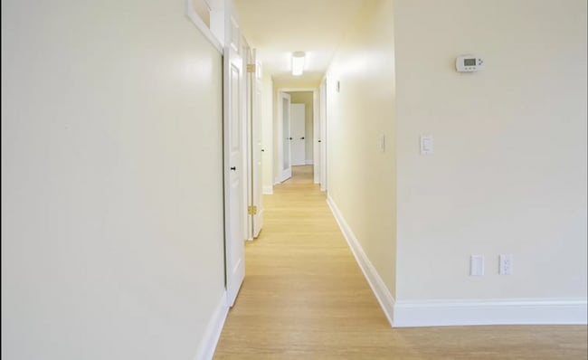 Building Photo - 3 Bedroom, 2 Bathroom Condo in Downtown!