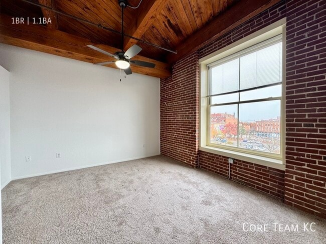 Building Photo - 202 W 5th St