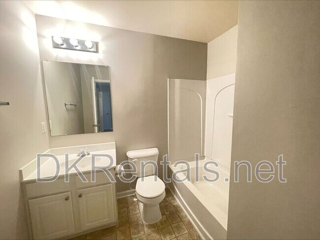 Building Photo - 2355 Mayfair Dr