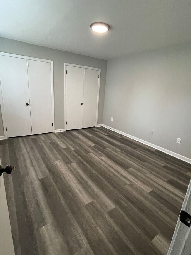 Building Photo - 2Bd/1.5Ba Townhouse located on the Germantown/Memphis Line!