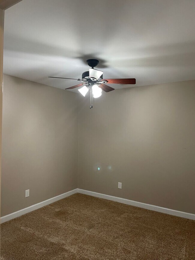 Building Photo - 103 Dartha Ct