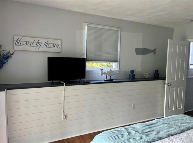 Building Photo - 110 Winsor Ave