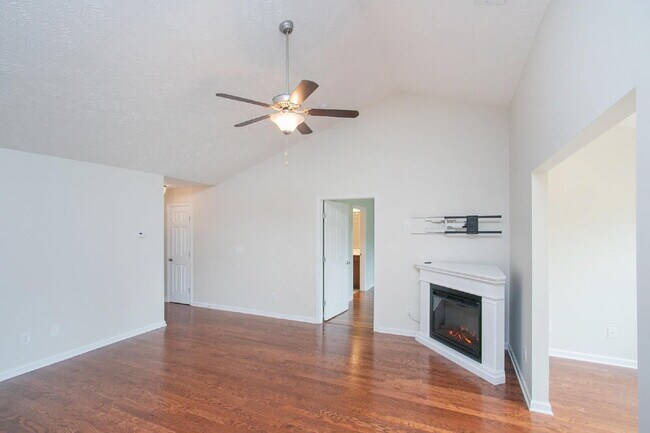 Building Photo - Single-level 2-bed, 2-bath townhome in 55+ community with pool, clubhouse, fitness center and gro...