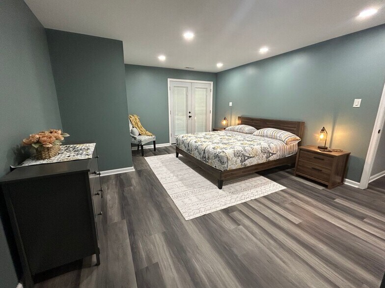 Building Photo - 220 Jennifer Ct