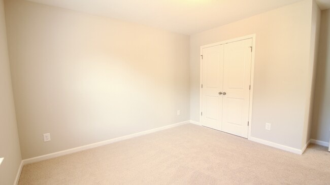 Building Photo - 3/2.5 House with Fenced-In yard and GORGEOUS interior!
