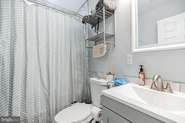 Building Photo - 5454 W Berks St