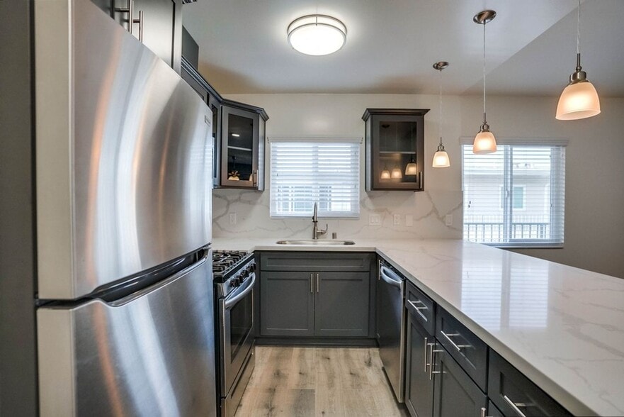 Interior Photo - 822 N. Inglewood Ave