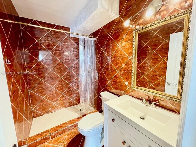 Building Photo - 600 NE 36th St