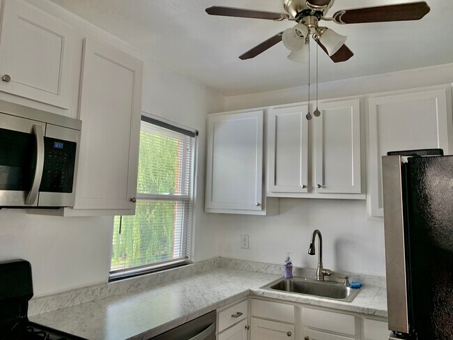 Kitchen - 1044 Welfer St